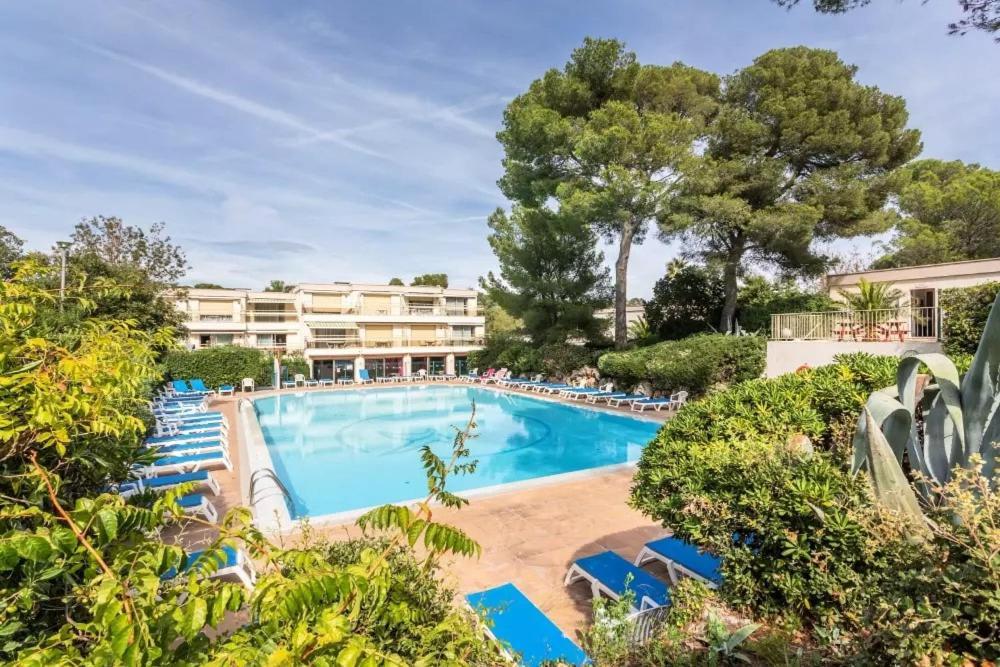 Residence Pierre Et Vacances De La Corniche D'Or Saint-Raphael  Bagian luar foto